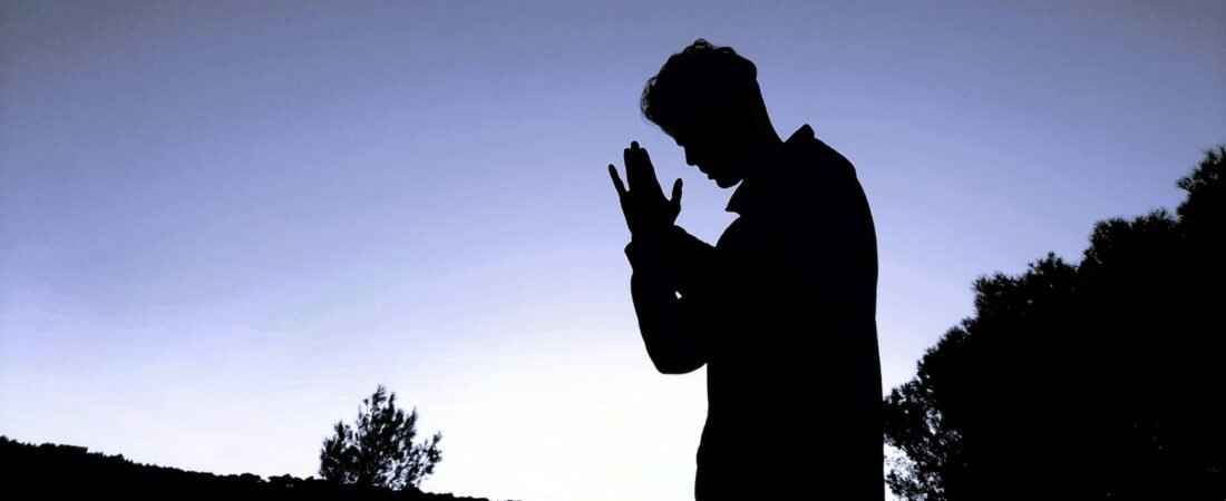 O Poder da Oração da Noite: Como Entregar as Preocupações do Dia e Descansar em Deus