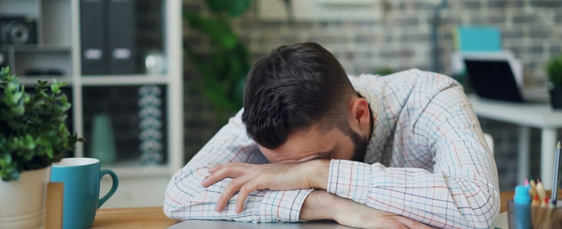 Cansaço Mental e Espiritual: Como Encontrar Descanso num Mundo que Não Para